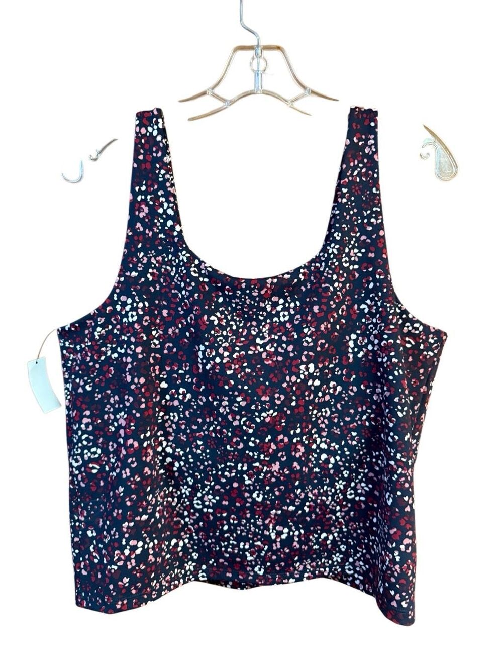 T by Talbots Leopard Kaleidoscop Workout Top Built in bra Sz XL NWT